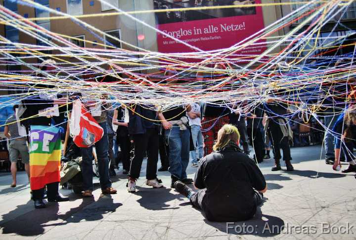 43 Friedensnetz Manchmal faellt einer durchs Netz